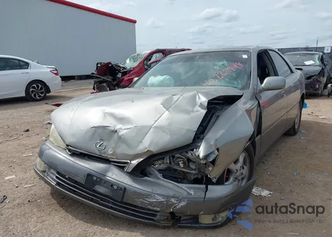 1999 Lexus Es 300 from USA, damaged, VIN JT8BF28G5X5063692